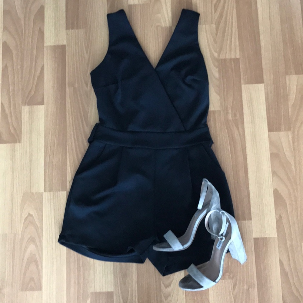 Black Bow Back Romper ✨